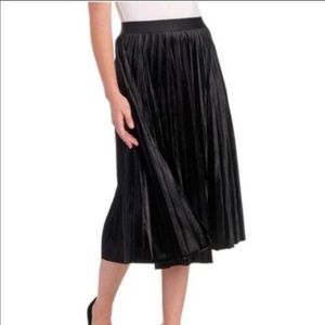 Max Studio Black Pleated Velvet A-Line Skirt